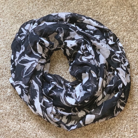 Scarves bundle - Picture 4 of 8